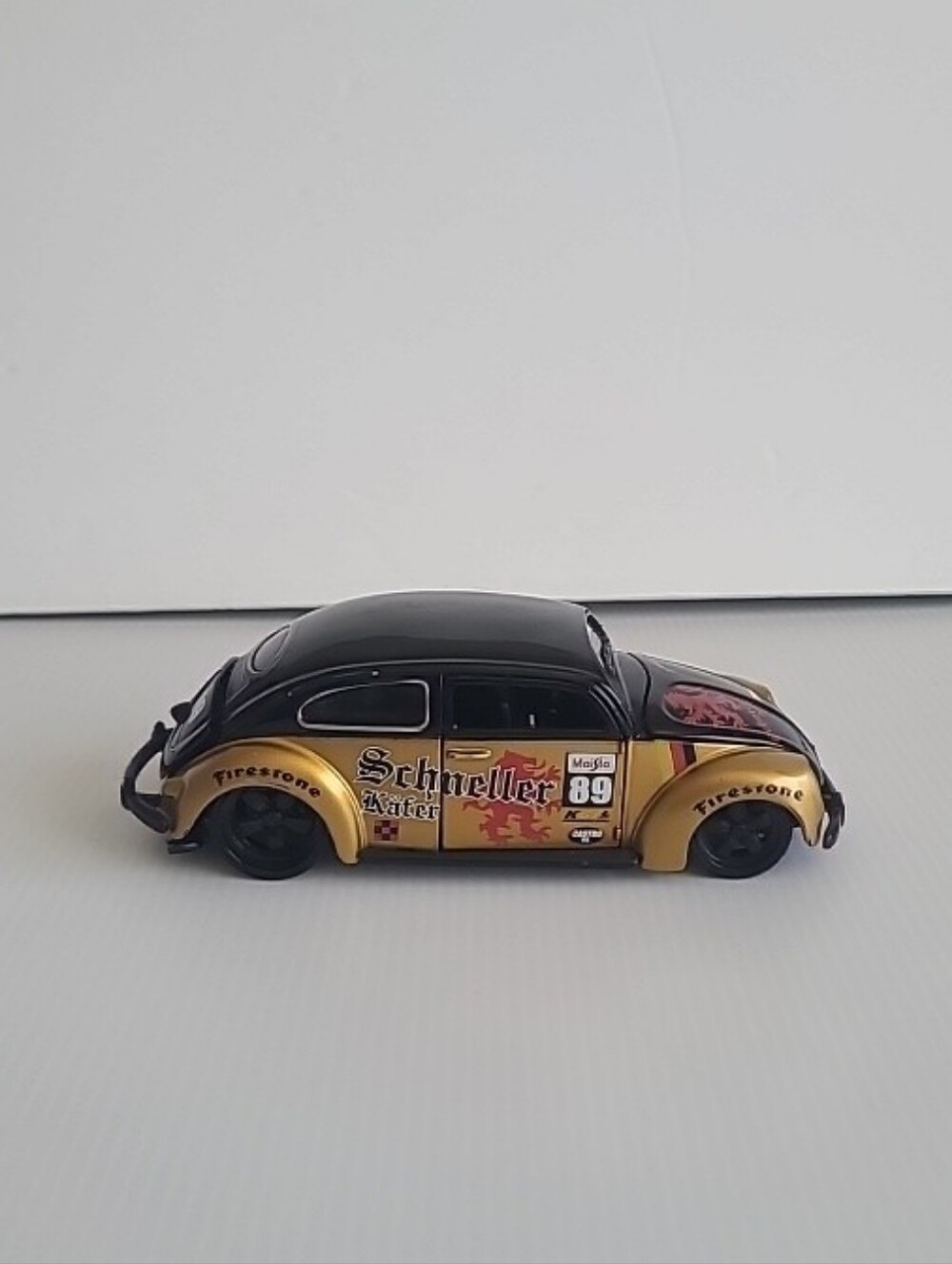Gold & Black Vintage Beetle Toy Car - 'Schneller' Racer Maisto 1/24 Scale Rare - Picture 2 of 16
